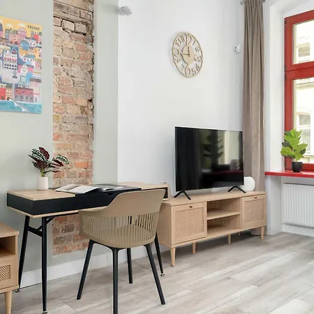 Modern Pet-friendly With Desk In Old Town By Renters Lägenhet